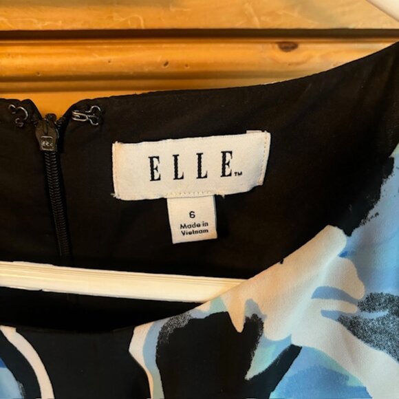 Blue White and Black Floral Dress Size Small - Picture 4 of 4